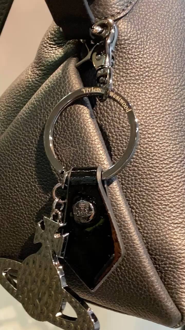 Vivienne Westwood◆ポリー 巾着トート◆シルバー メタルオーブ Vivienne Westwood◇ポリー 巾着トート◇シルバー メタルオーブ